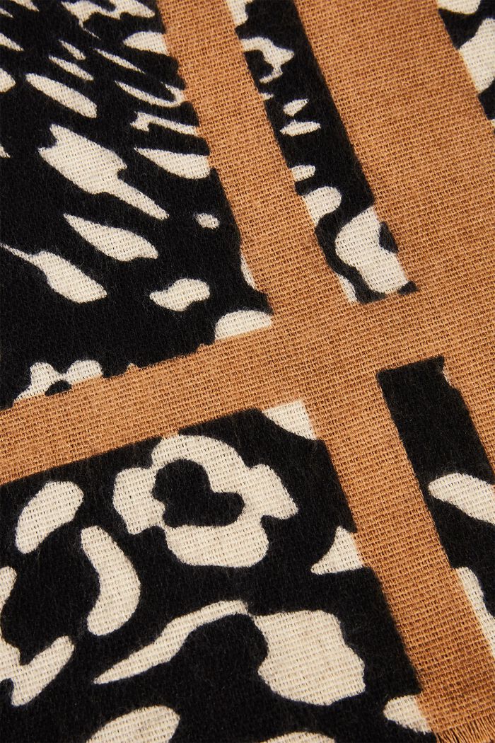 En matière recyclée : le foulard au look léopard, BLACK, detail image number 1