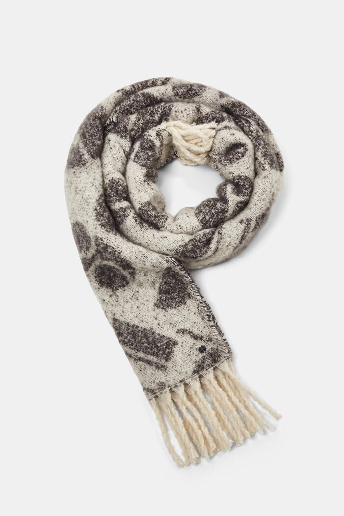 Gerecycled: sjaal met motief en franjes