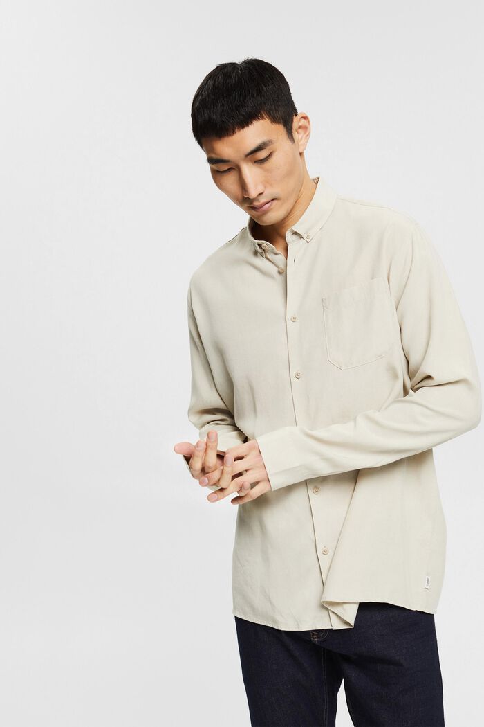 À teneur en lin : la chemise dotée d'un col à pointes boutonnées