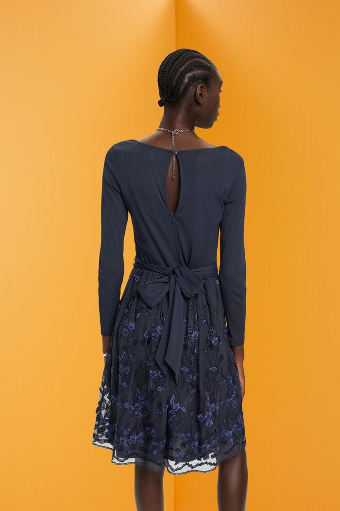 Mini-robe en dentelle 3D agrémentée de mesh à broderie florale, NAVY, detail image number 3