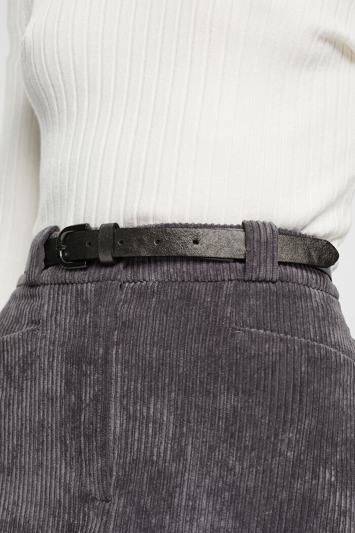 Fine ceinture en cuir à finition métallique