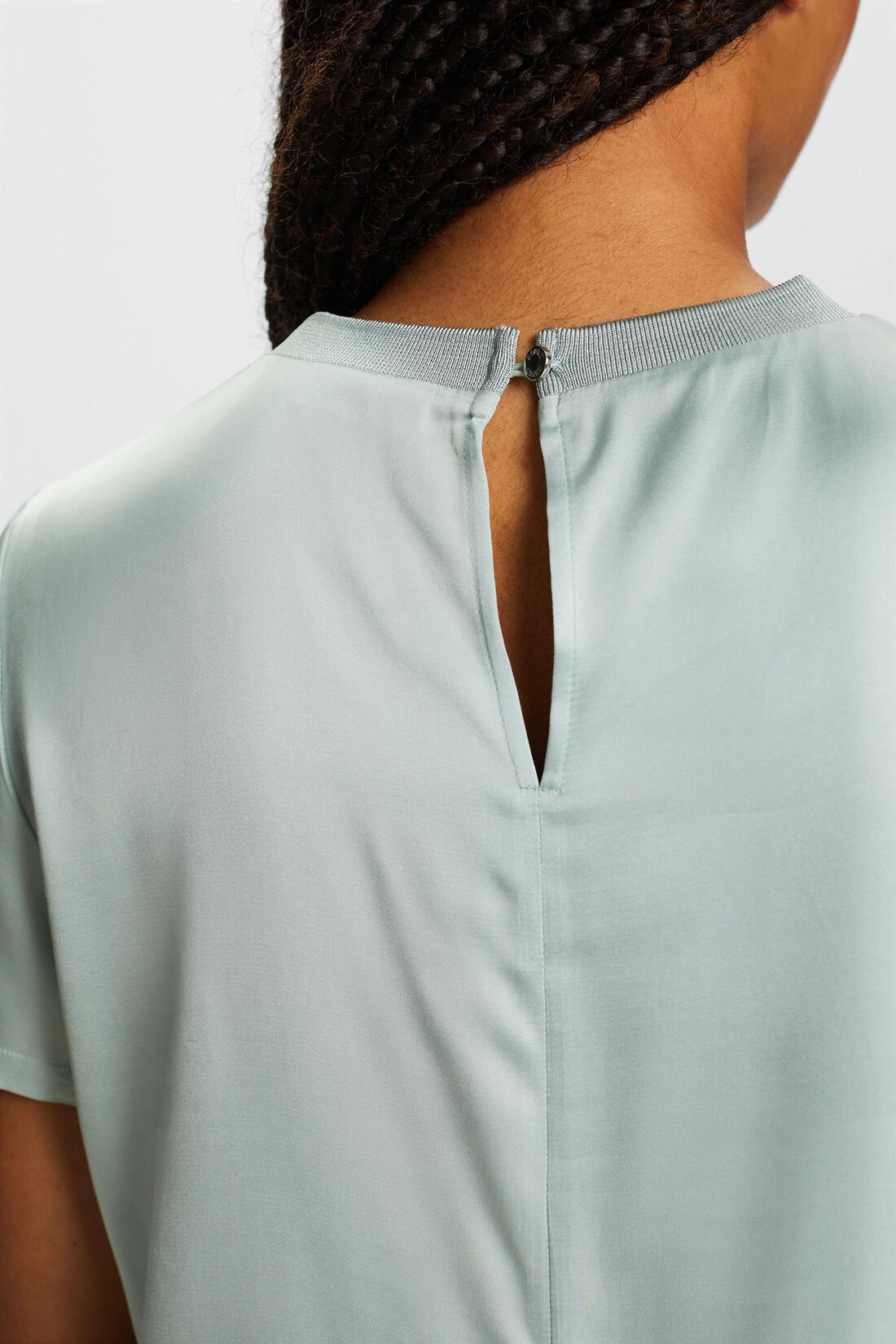 ESPRIT - Satijnen blouse met korte mouwen at our online shop