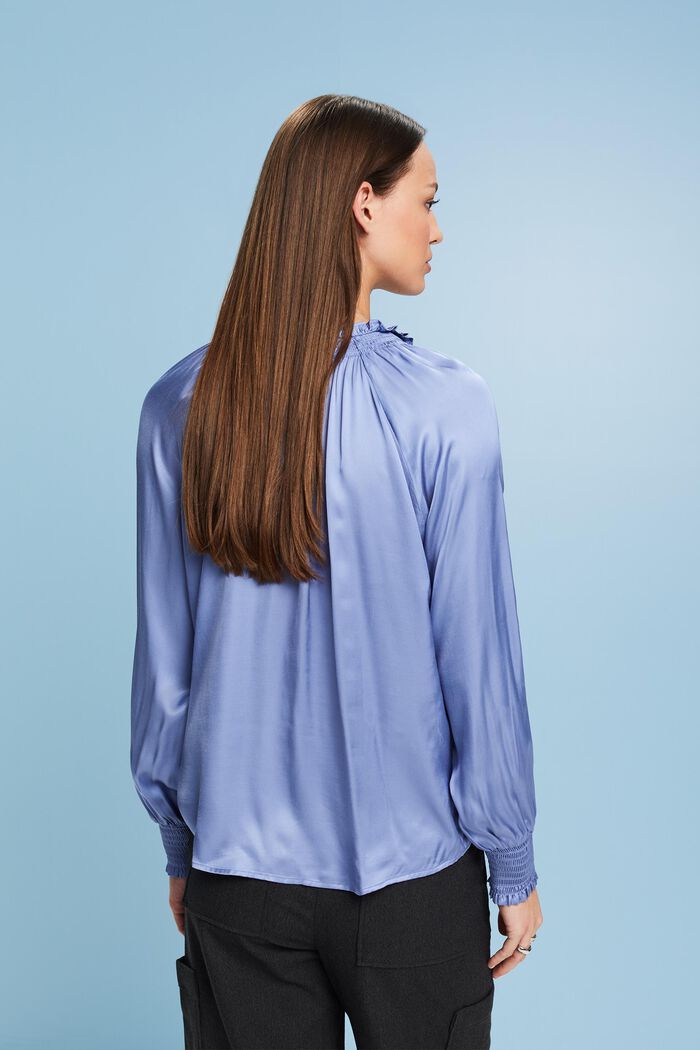 Gesmokte satijnen blouse met V-hals, BLUE LAVENDER, detail image number 2
