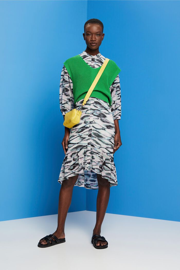 En matière recyclée : la robe longueur midi en mousseline, EMERALD GREEN, detail image number 1