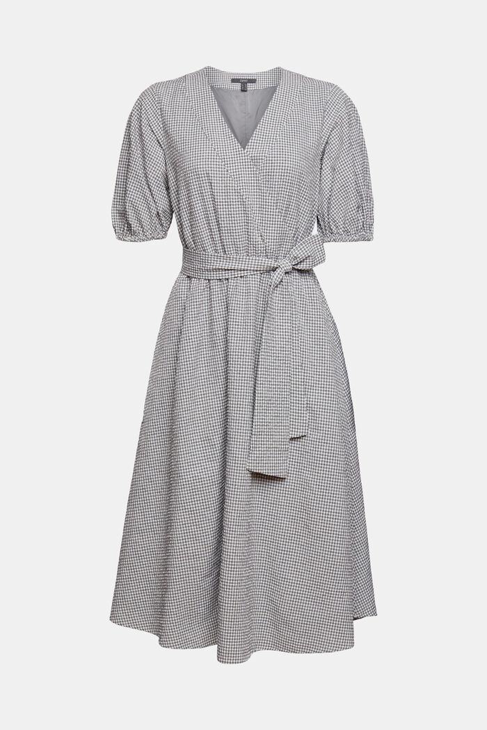 Gerecycled: geruite jurk met een crêpelook 