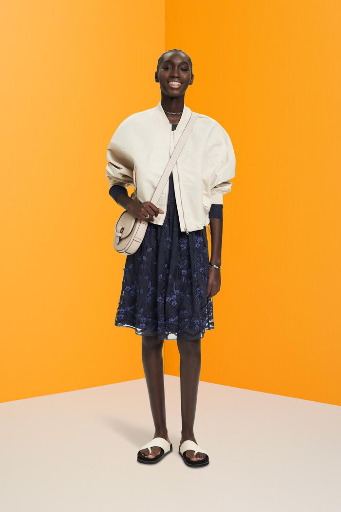 Kanten mini-jurk met gestikte 3D-bloemenmesh, NAVY, detail image number 1