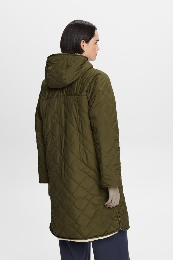 En matière recyclée : le manteau réversible agrémenté de peluche, DARK KHAKI, detail image number 4