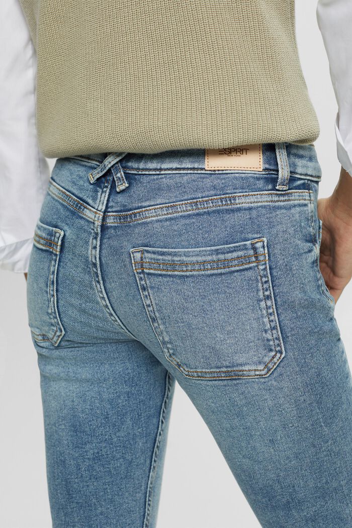 En matière recyclée : le jean de coupe Slim Fit taille mi-haute, BLUE LIGHT WASHED, detail image number 4