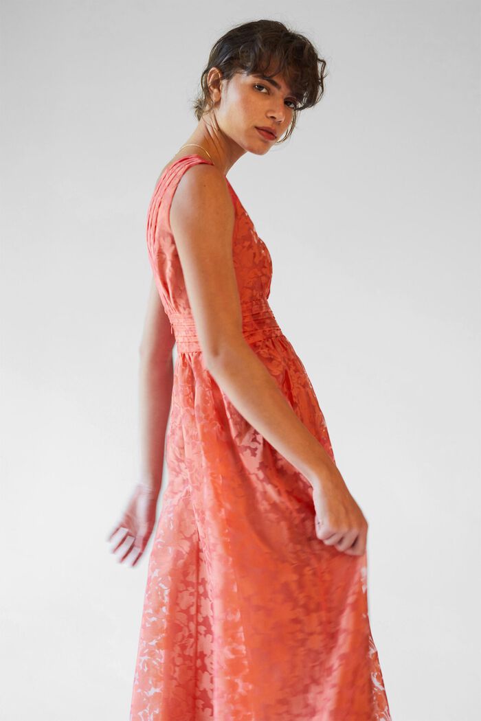 Gerecycled: jurk van tule met bloemetjesmotief