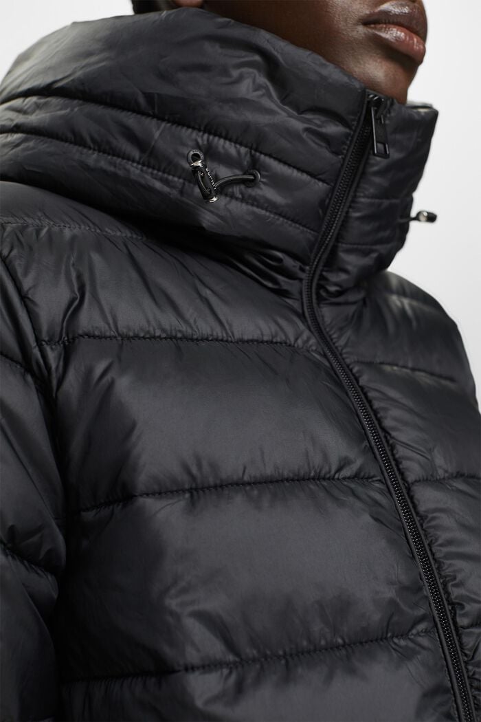 Gerecycled: gewatteerde mantel met capuchon, BLACK, detail image number 2