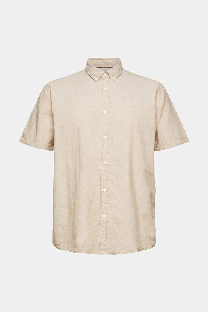 À teneur en lin : la chemise à col boutonné et manches courtes